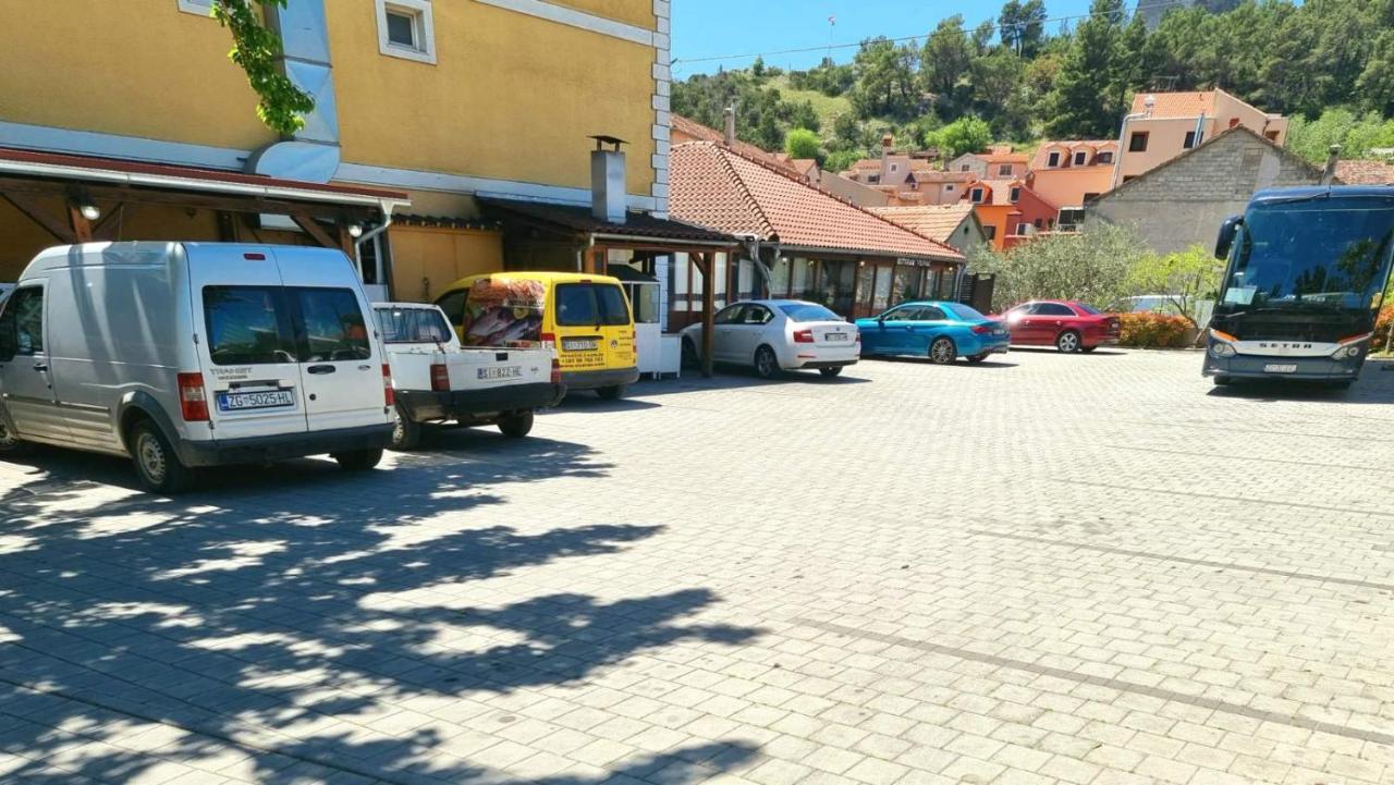 سكرادين Visovac Rooms And Breakfast المظهر الخارجي الصورة
