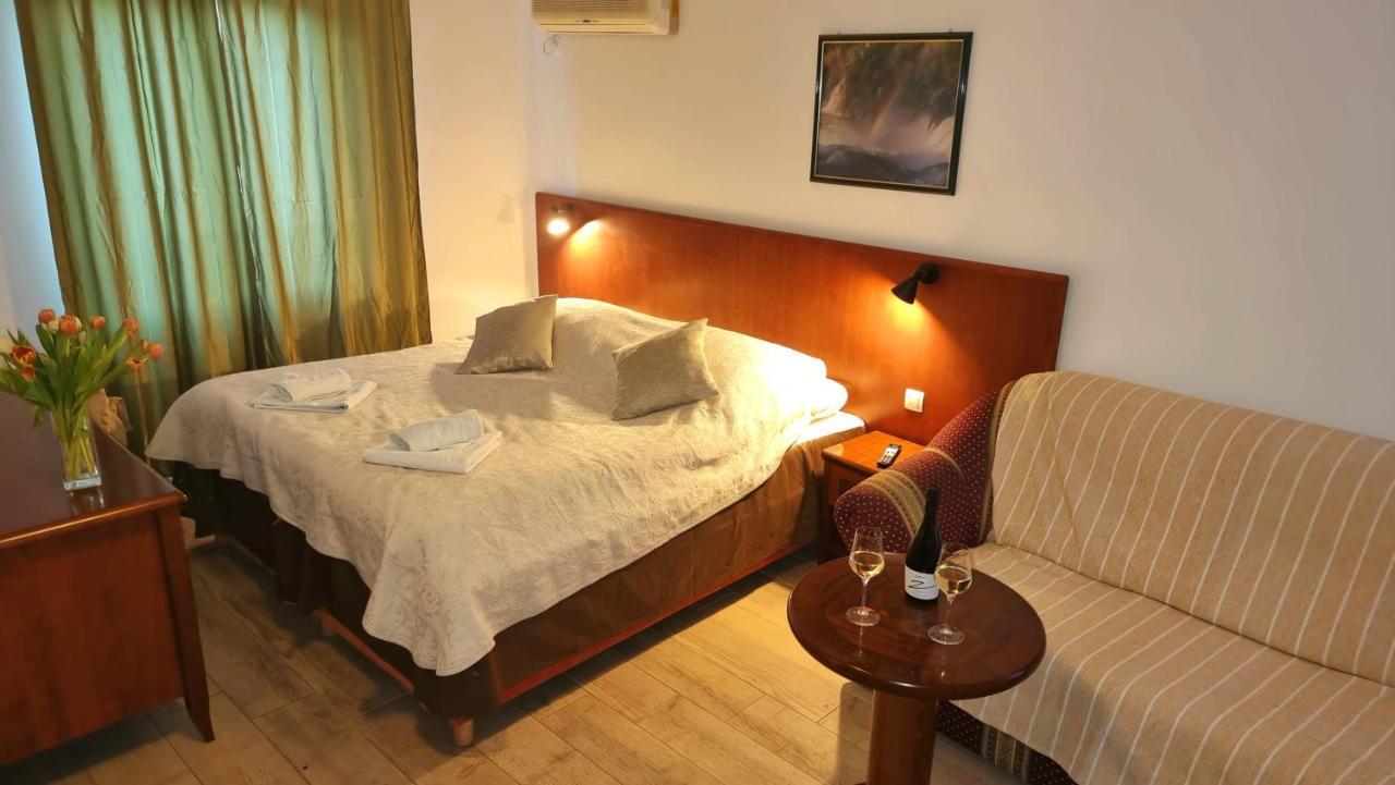 سكرادين Visovac Rooms And Breakfast المظهر الخارجي الصورة